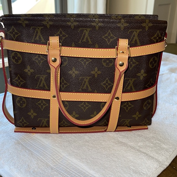 Louis Vuitton Toiletry #26 bah with carrier. - Picture 2 of 10